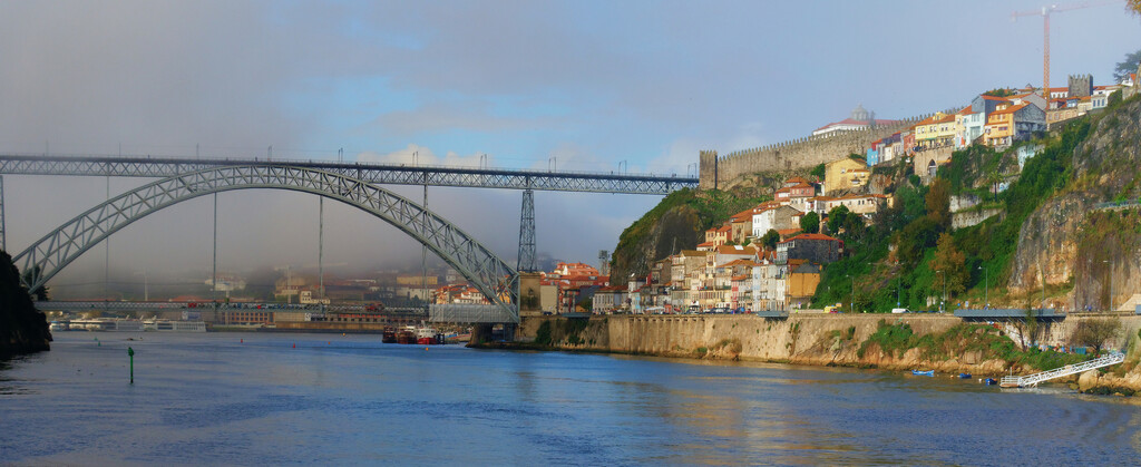 1101 - Sailing from Porto up the River Duro by bob65