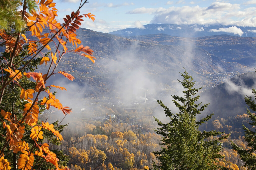 Low lying clouds by kiwichick