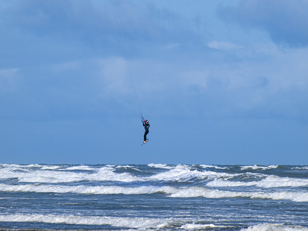 Kitesurfing by suez1e
