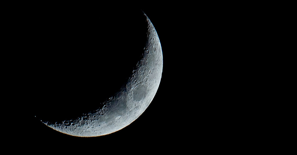 Tonight's Crescent Moon! by rickster549