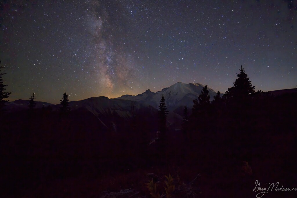 Milky Way Mt. Rainier by gtoolman8
