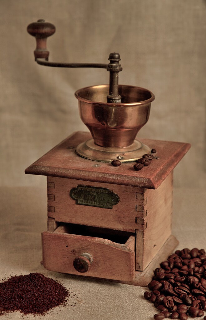 Old coffee grinder by okvalle