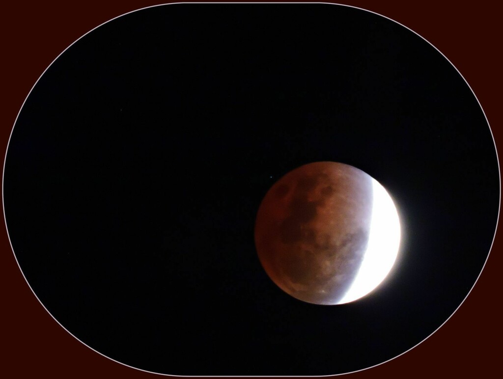 19 Lunar Eclipse by ubobohobo