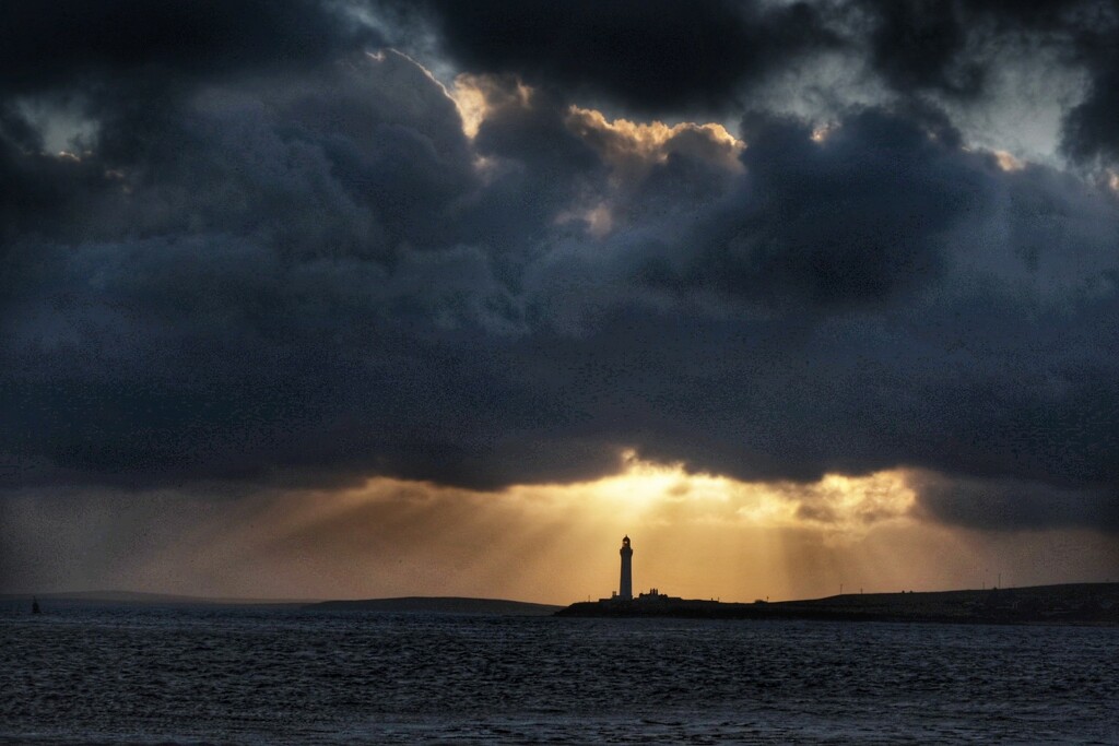 Morning light over Stromness lighthouse by helenhall