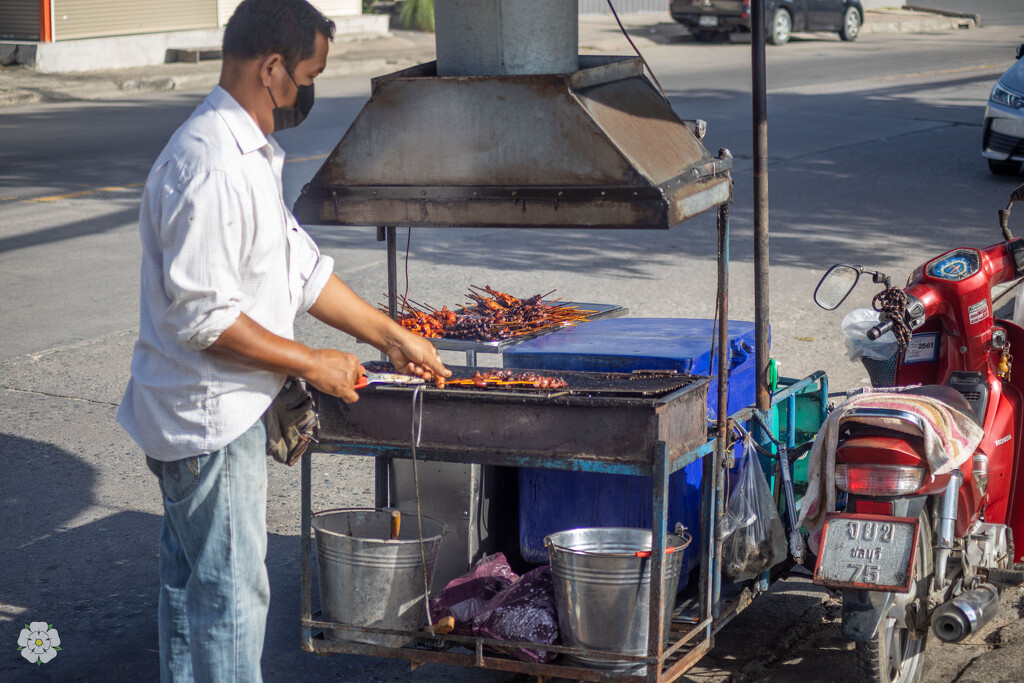 Street Food Seller by lumpiniman