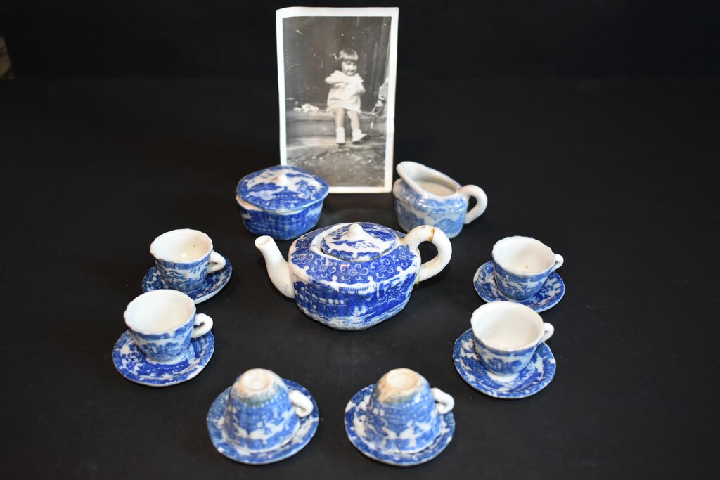 Antique tea set by 365anne