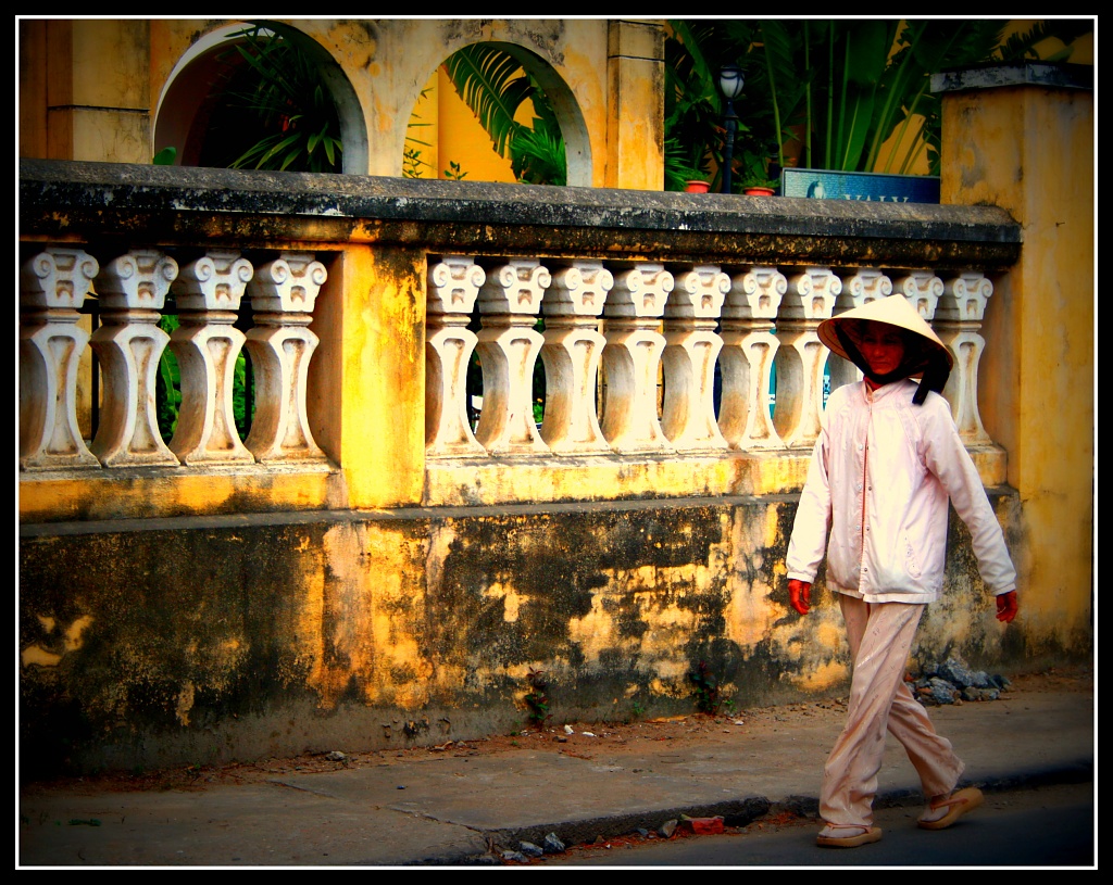 Strolling Hoi An by lily