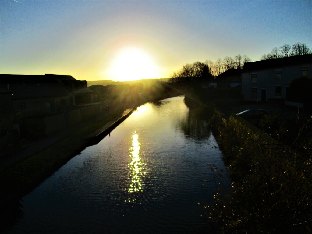 Sunrise over the Leeds Liverpool canal. by grace55