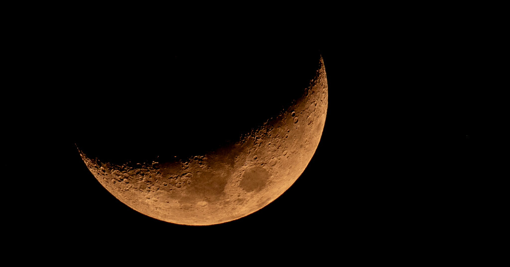 Tonight's Crescent Moon! by rickster549