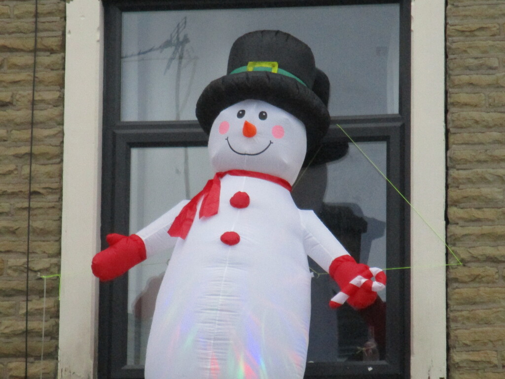 A jolly snowman by grace55
