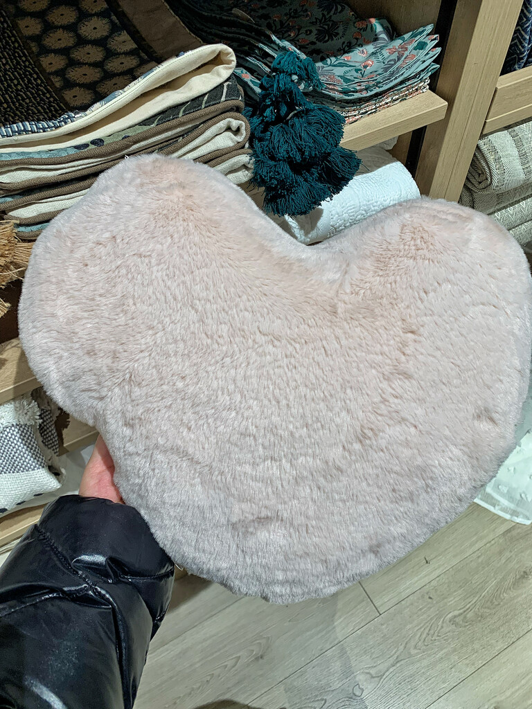 The heart pillow  by cocobella