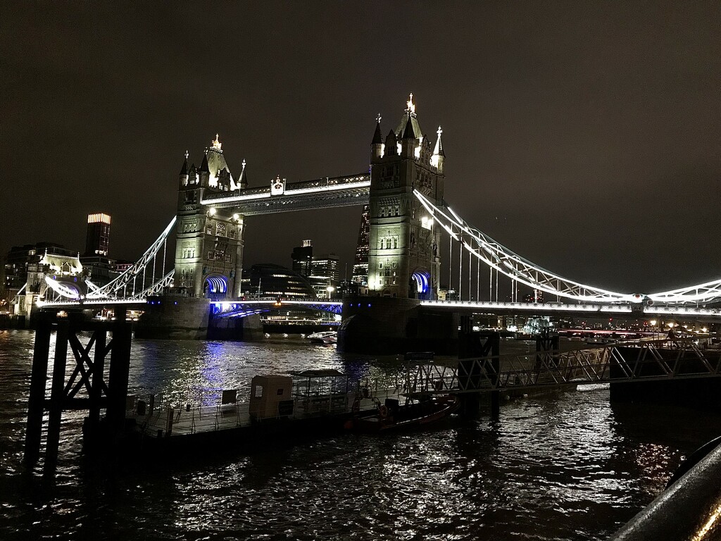 Tower Bridge by wakelys