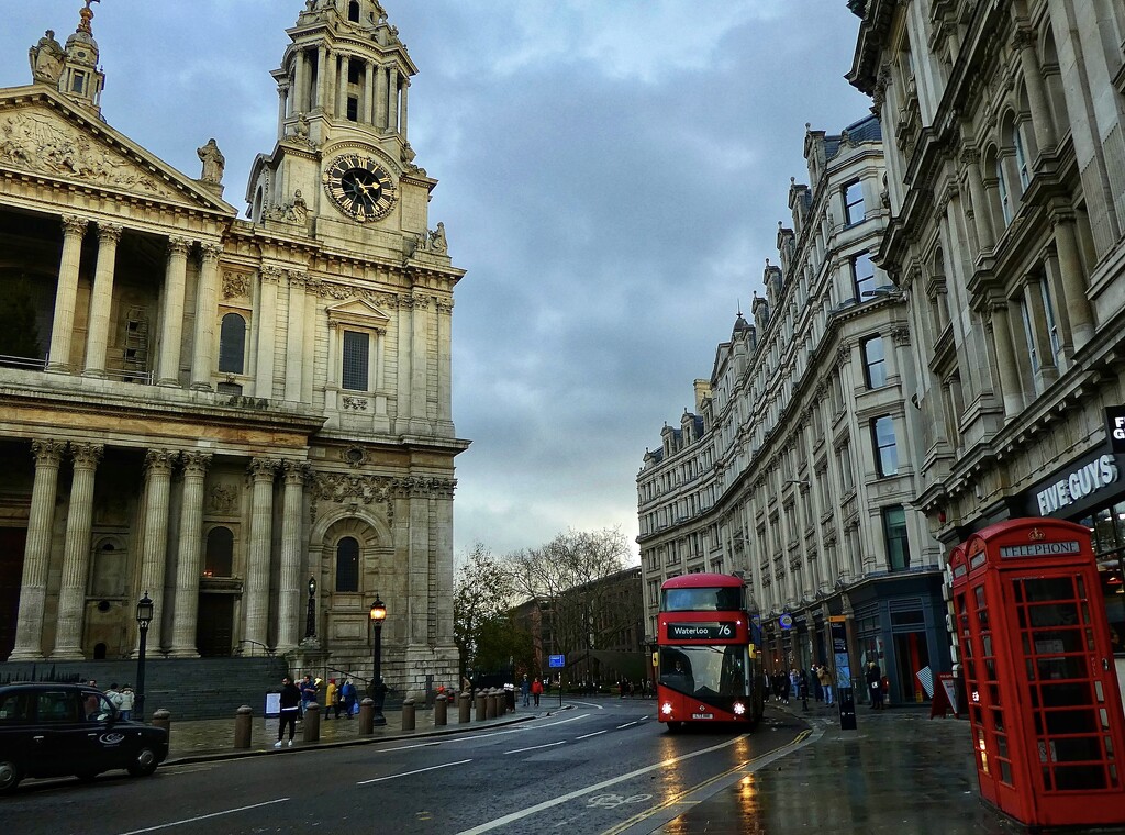 London bus  by wakelys