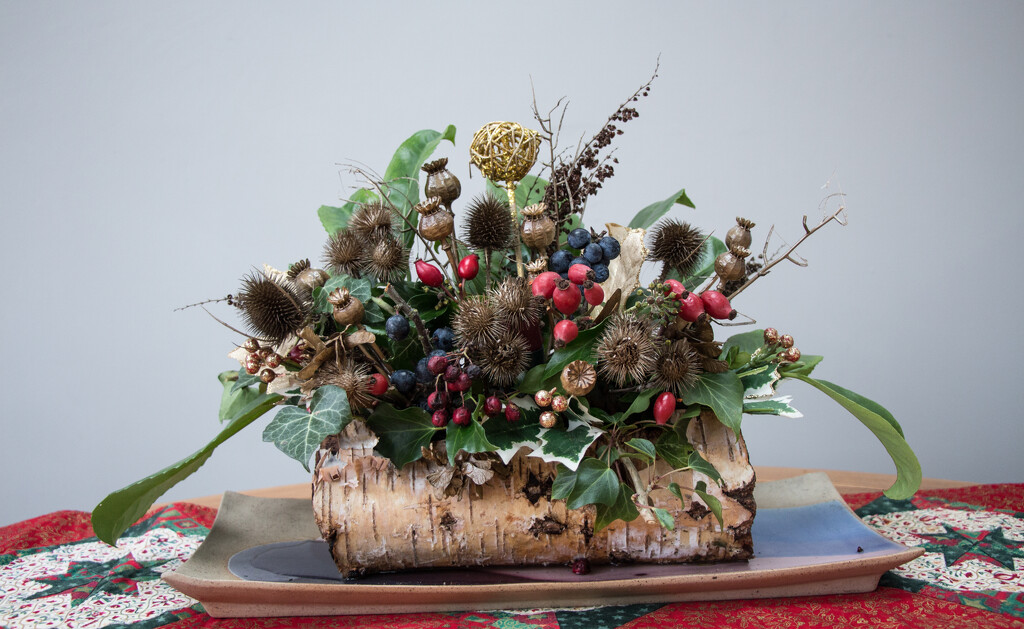Christmas arrangement by busylady