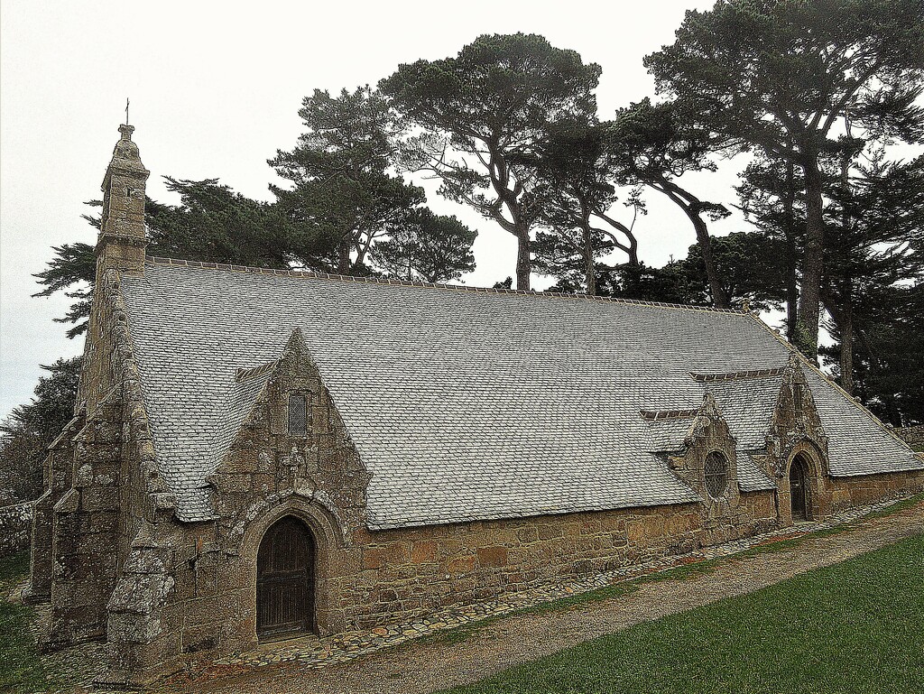 The Chapel in Port-Blanc (1) by etienne