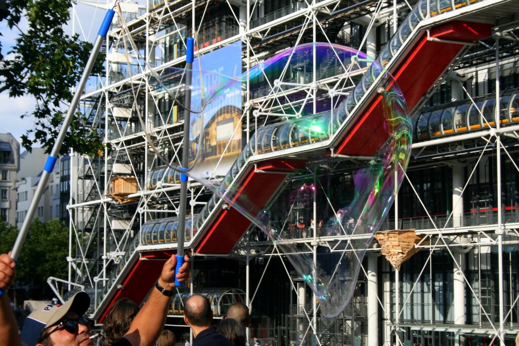 Bubbles at the Pompidou by boxplayer