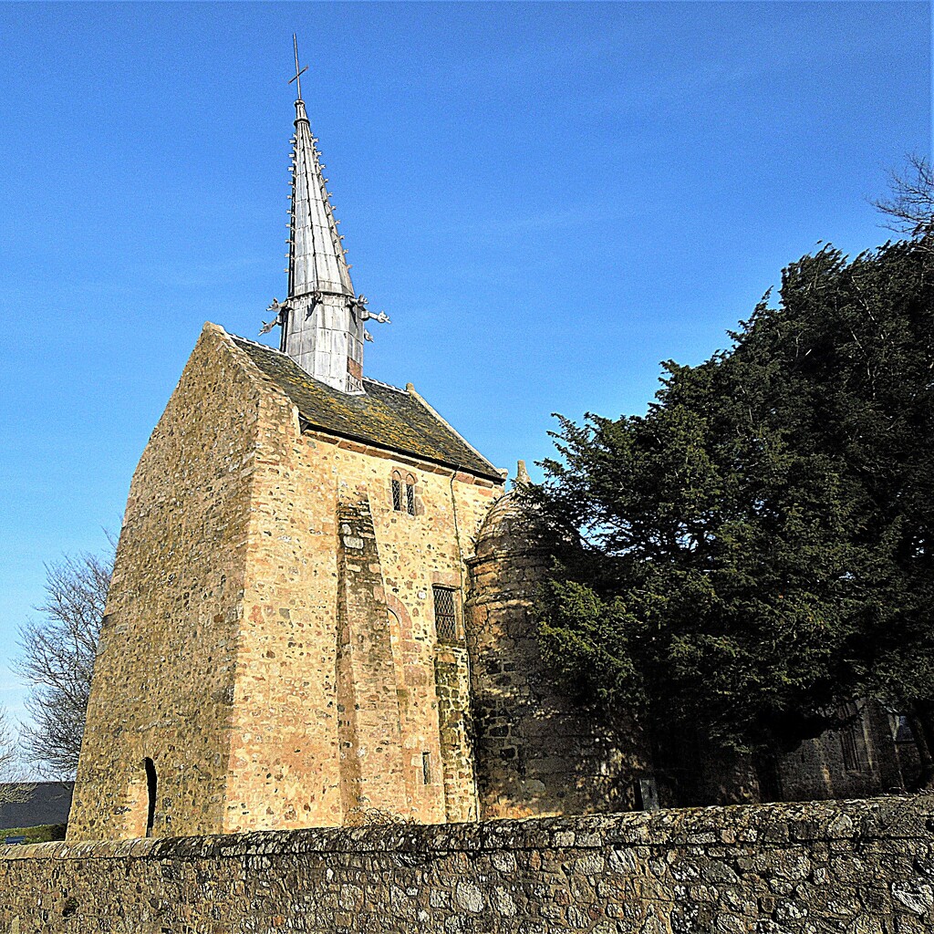 Plougrescant : St Gonery's Chapel by etienne