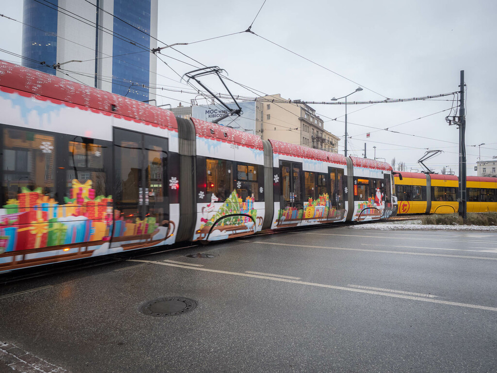 A festive tram by haskar