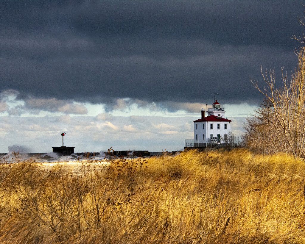 Fairport Lighthouse by cwbill