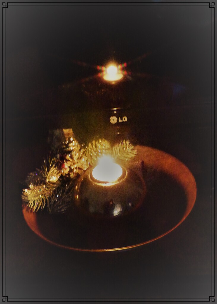 Christmas Candle by beryl
