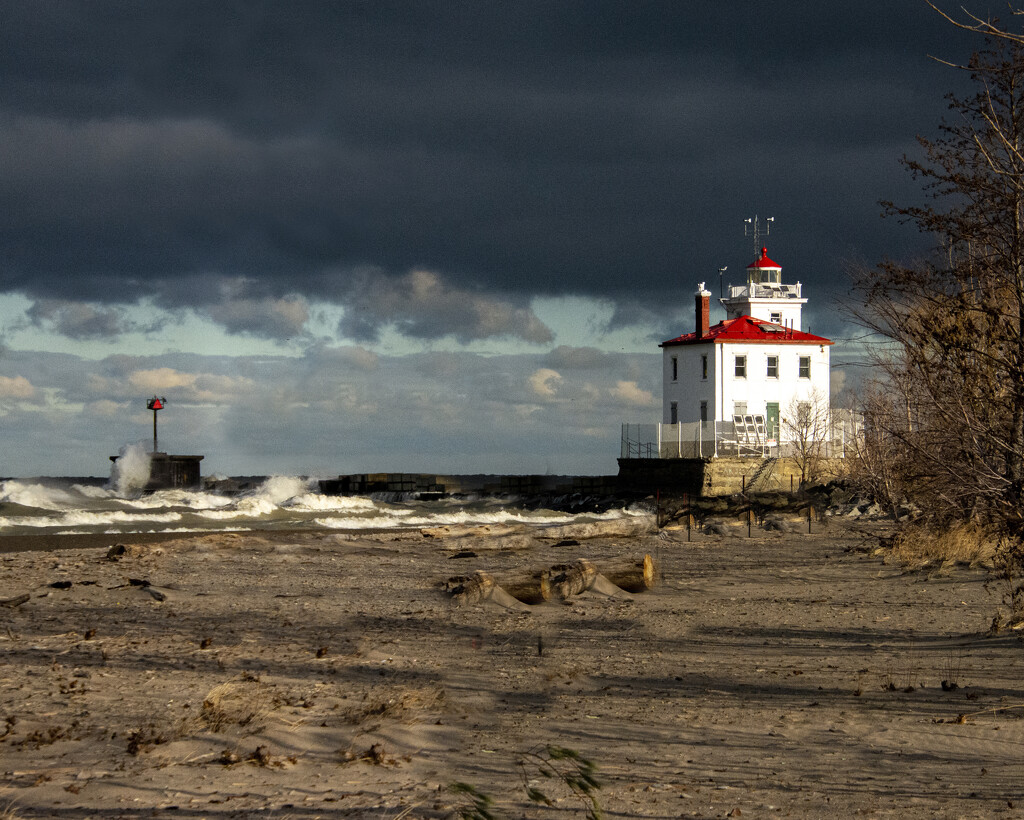 Fairport Harbor Lighthouse by cwbill