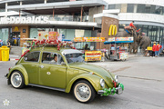 25th Dec 2021 - Everyday Scene of the Road - VW Beetle and a couple of elephants