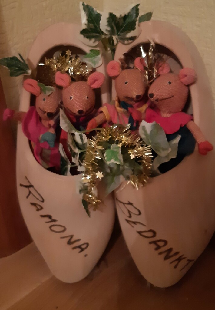 Happy Christmas mice by sarah19