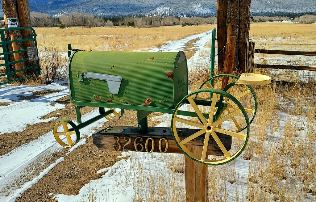 Unique Tractor Mailbox by harbie