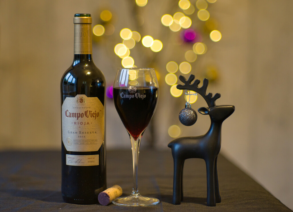 Christmas Wine (Jupiter 9 85mm vintage lens) by phil_howcroft