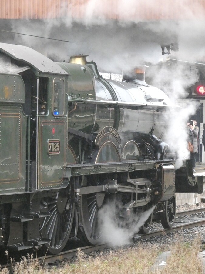 Steam locomotive 'Clun Castle' by fishers