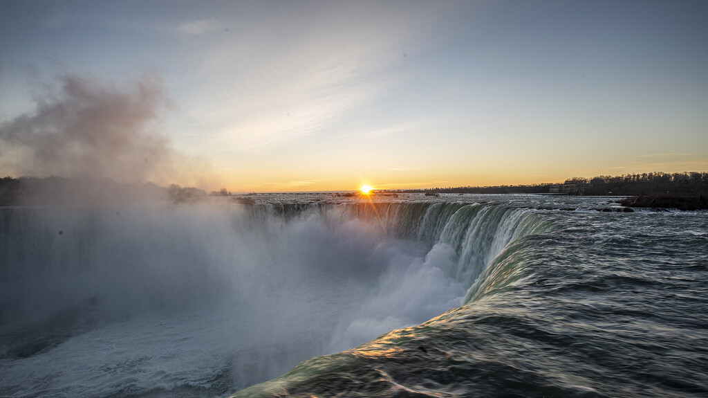 Niagara Falls Splendour  by pdulis