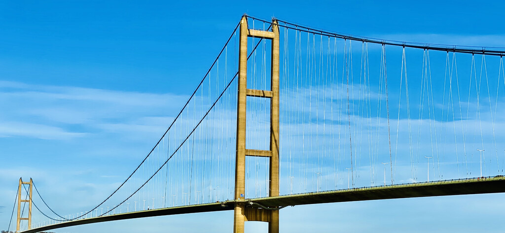 Humber bridge in sunshine! by cafict