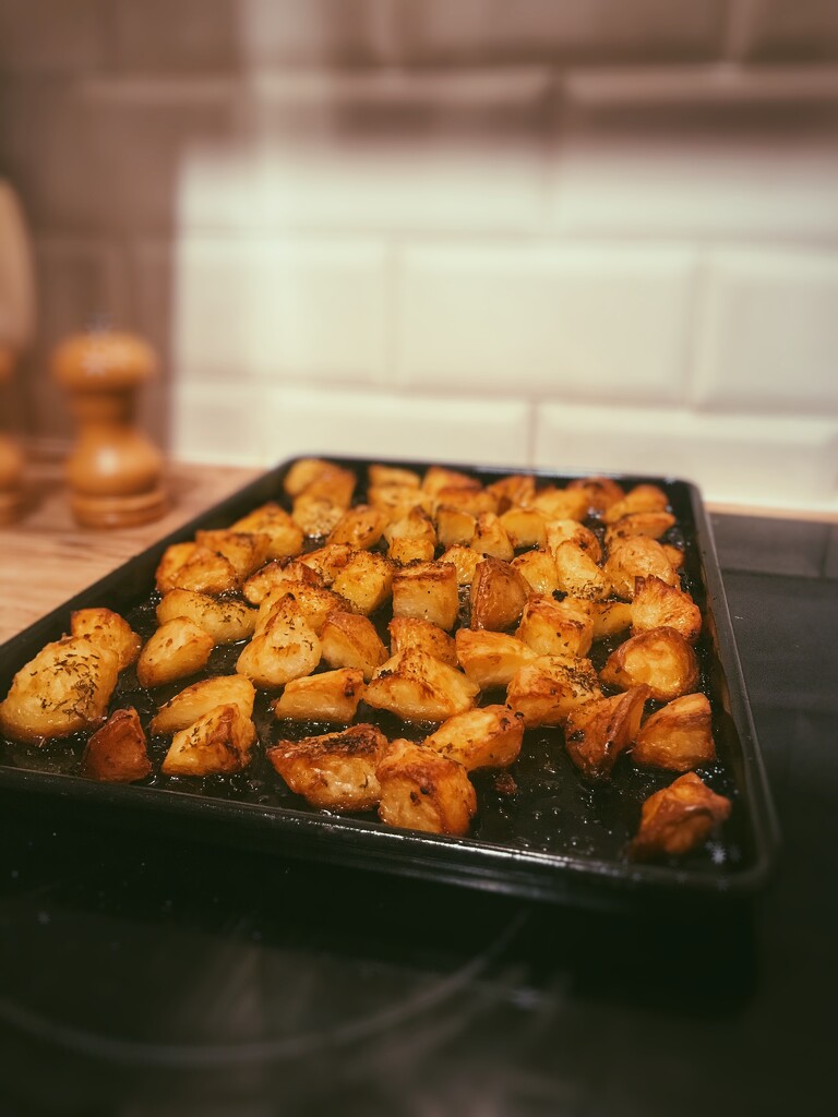 Roast Potatoes by manek43509