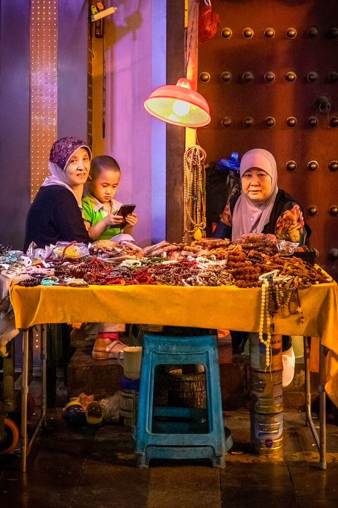 4.  Muslim Night Market in Xi'an by jyokota