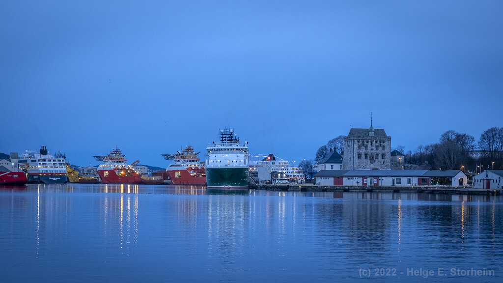 Bergen harbour by helstor365
