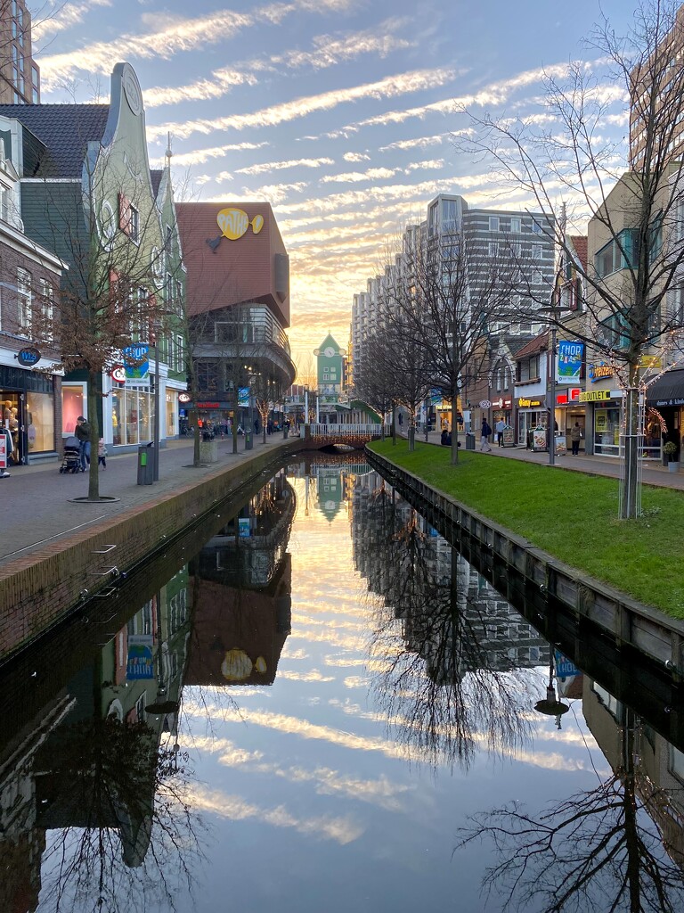 Sunset in Zaandam by marciaduarte