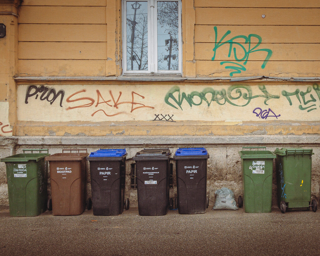Waste and rubbish  by pingu