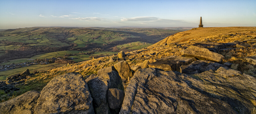 Stoodley Pike. by gamelee
