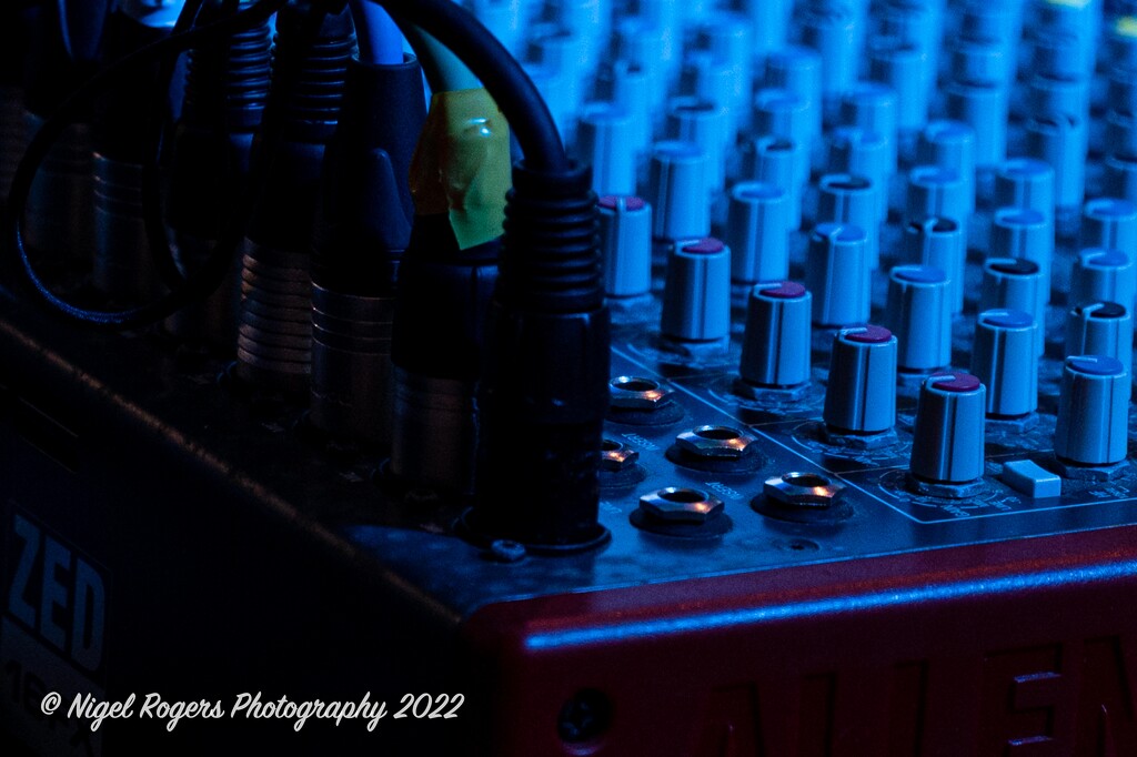 Mixer Amp by nigelrogers
