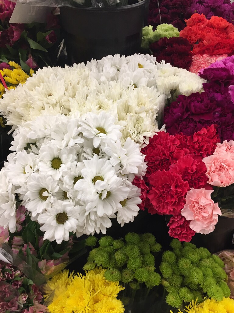 Flowers at the supermarket by kchuk