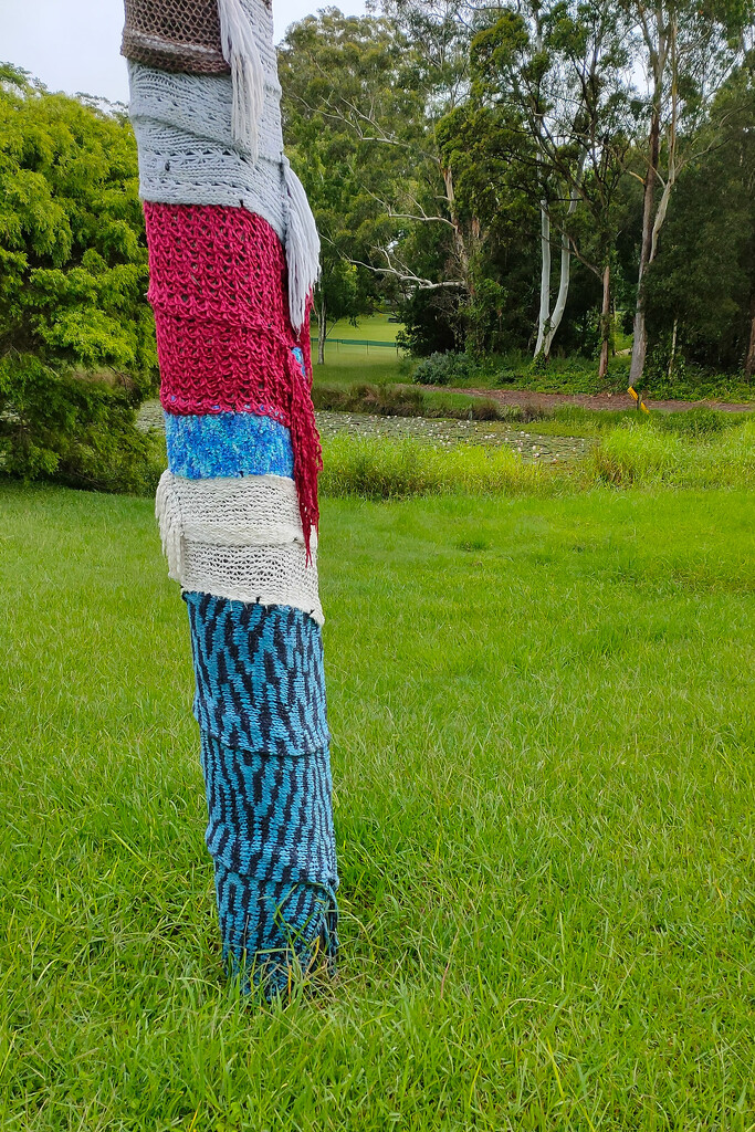 Knitted tree pole by jeneurell