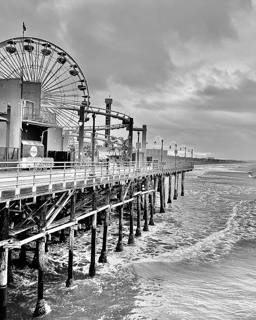 Santa Monica Pier by jnadonza