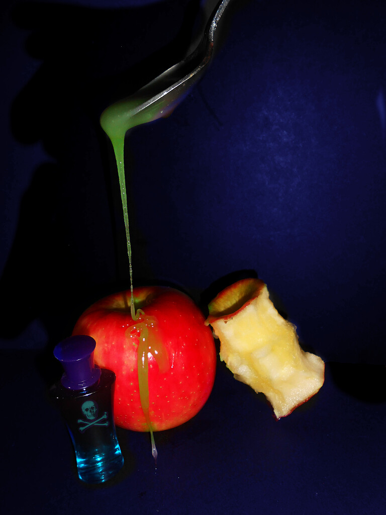 Night Apple is Poison Apple by njmauthor