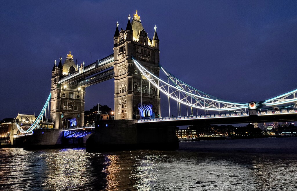 Tower Bridge at night by boxplayer