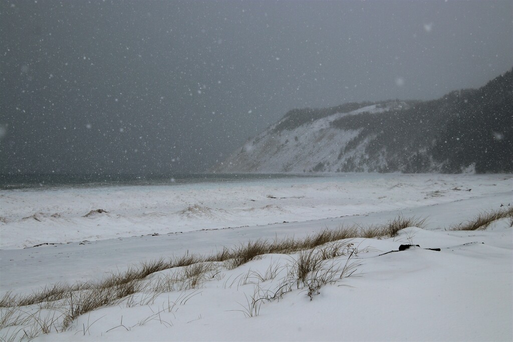 beach in the snow by edorreandresen