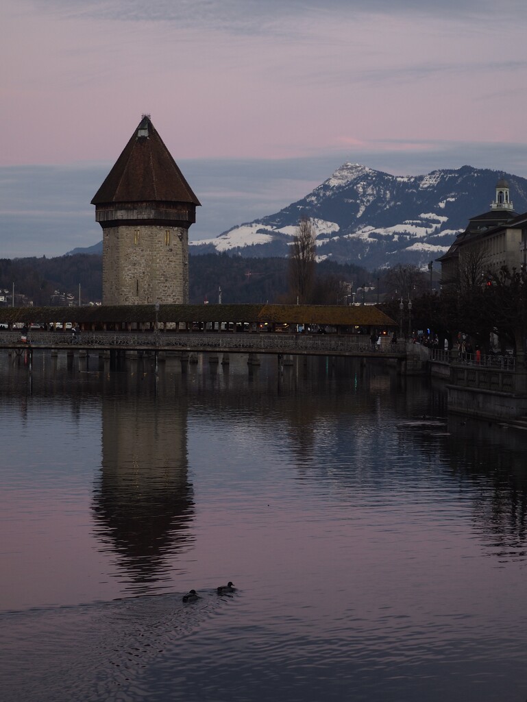 Covered bridge in Luzern by jacqbb
