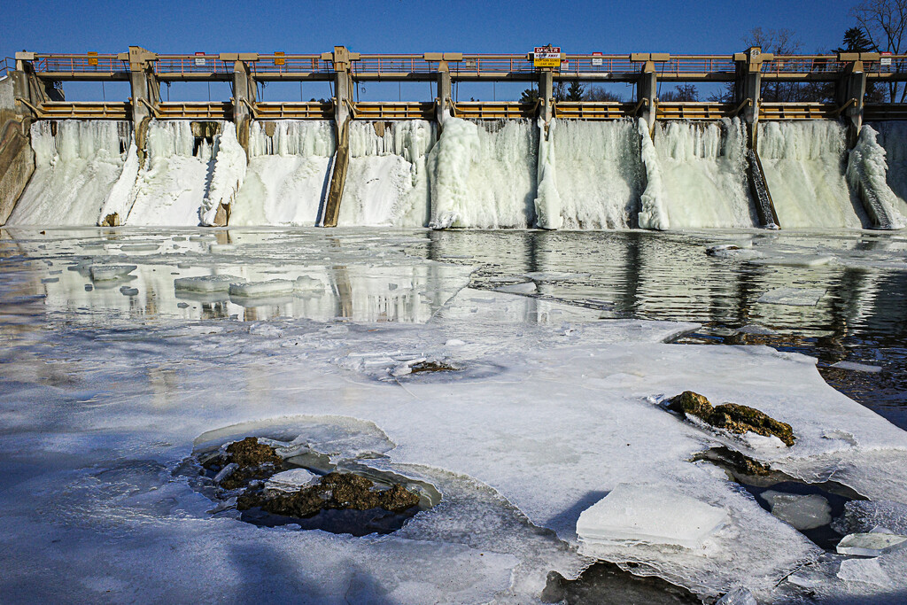 Winter Dam by vera365