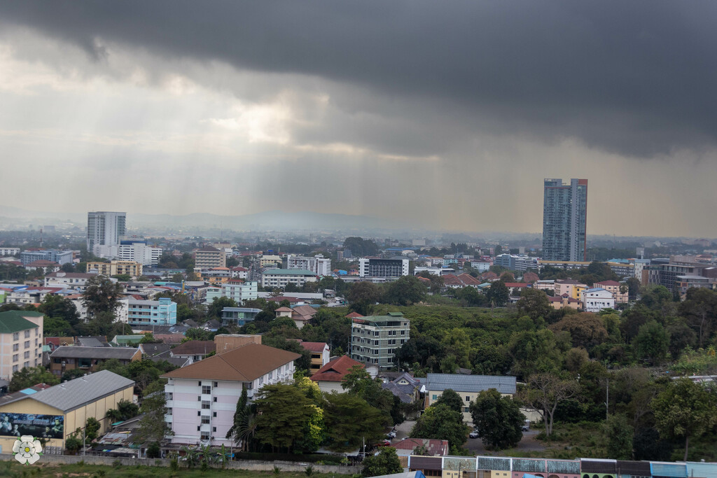 The rain is coming by lumpiniman