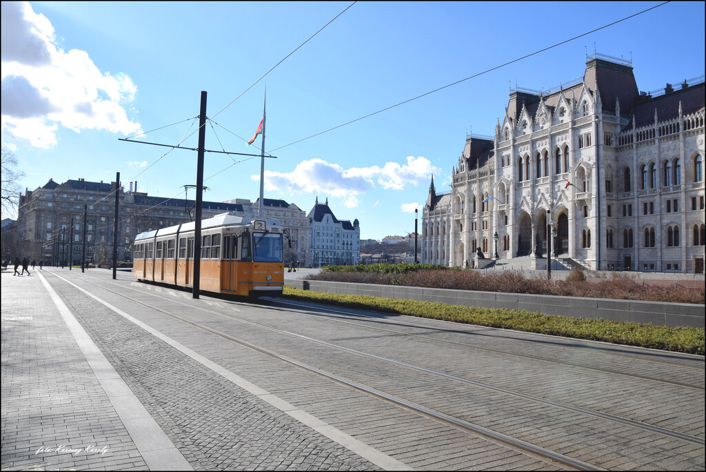 The yellow tram has arrived by kork