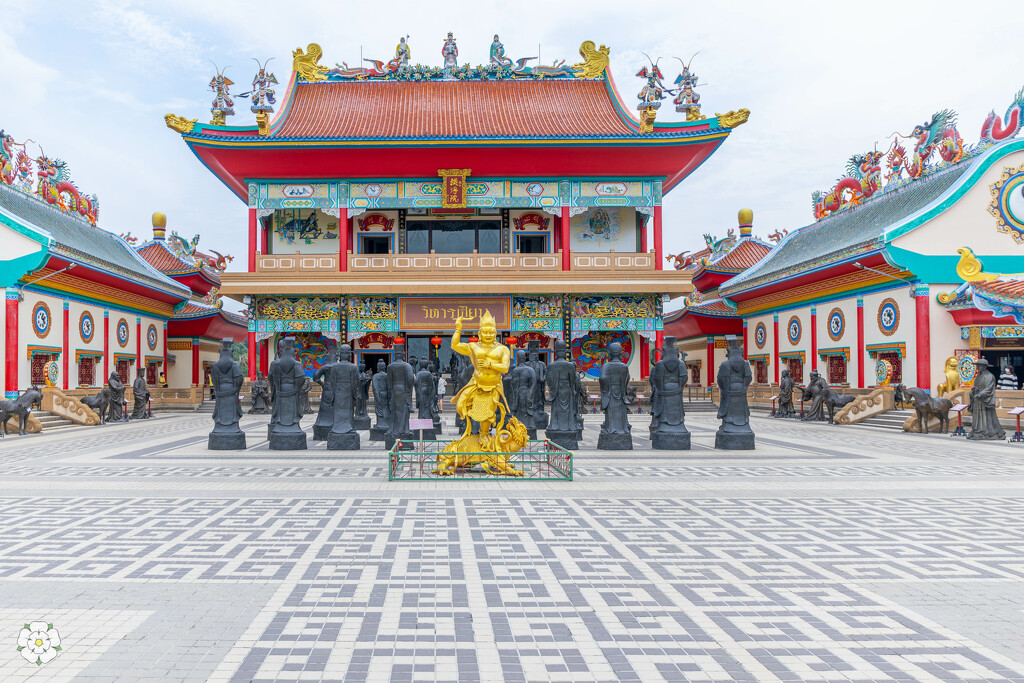 China Buddhist Temple by lumpiniman